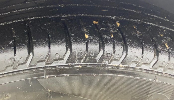 2022 Hyundai NEW I20 ASTA (O) 1.2 AT, Petrol, Automatic, 11,797 km, Right Front Tyre Tread