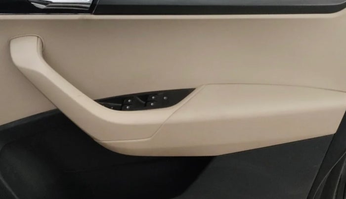 2020 Skoda Karoq STYLE 1.5 TSI AT, Petrol, Automatic, 77,141 km, Driver Side Door Panels Control