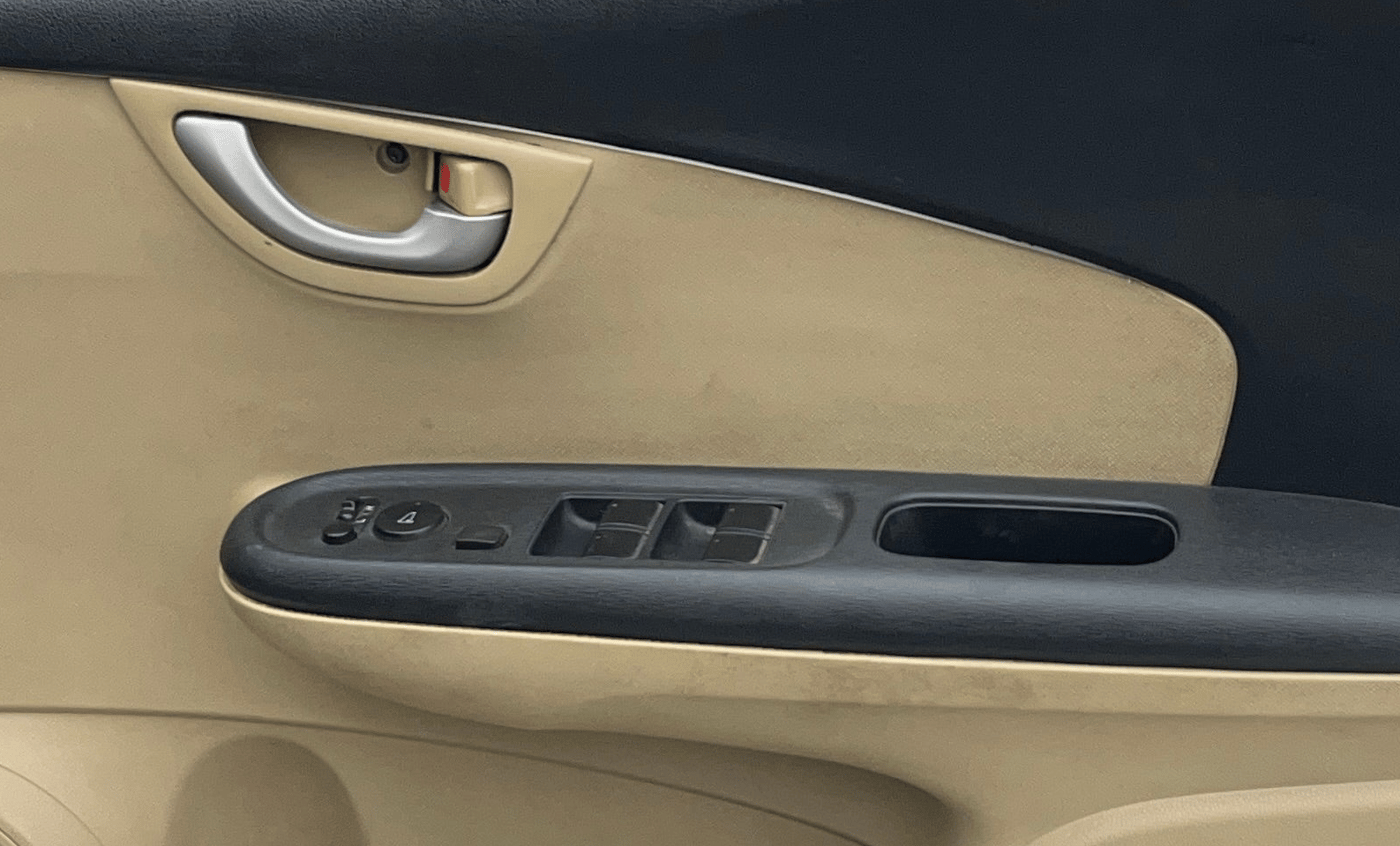 2015 Honda Brio VX AT, Petrol, Automatic, 54,117 km, Driver Side Door Panels Control