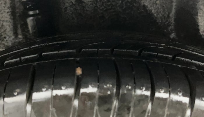 2015 Honda Brio VX AT, Petrol, Automatic, 54,117 km, Right Rear Tyre Tread