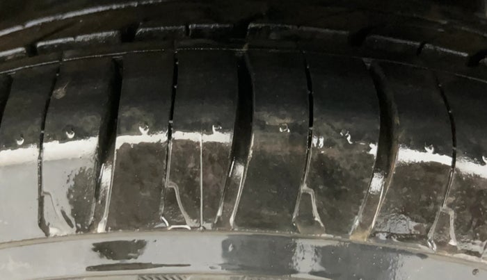 2015 Honda Brio VX AT, Petrol, Automatic, 54,117 km, Left Rear Tyre Tread