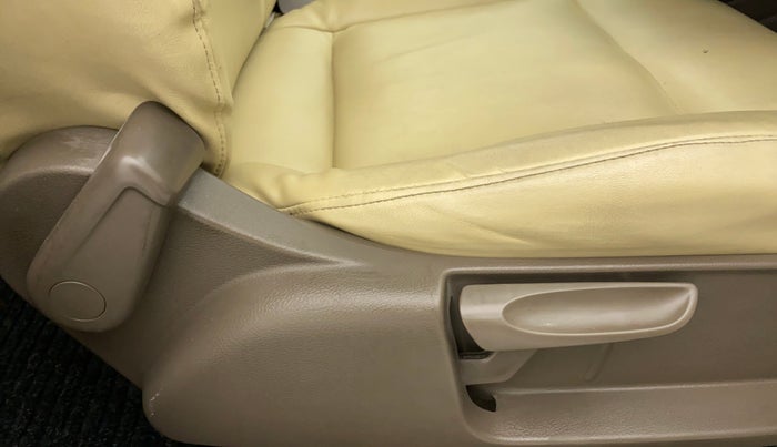 2014 Skoda Rapid ELEGANCE 1.6 MPI AT, Petrol, Automatic, 29,022 km, Driver Side Adjustment Panel