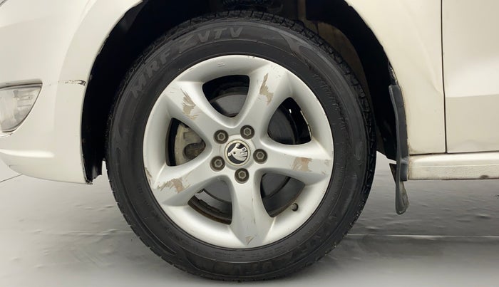 2014 Skoda Rapid ELEGANCE 1.6 MPI AT, Petrol, Automatic, 29,022 km, Left Front Wheel