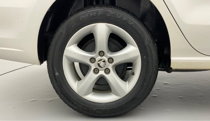 2014 Skoda Rapid ELEGANCE 1.6 MPI AT, Petrol, Automatic, 29,022 km, Right Rear Wheel