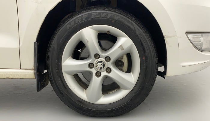 2014 Skoda Rapid ELEGANCE 1.6 MPI AT, Petrol, Automatic, 29,022 km, Right Front Wheel