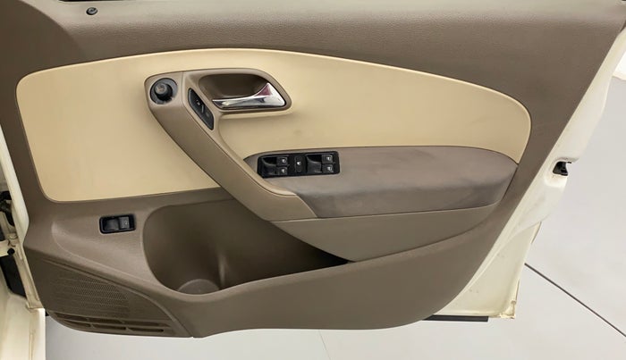 2014 Skoda Rapid ELEGANCE 1.6 MPI AT, Petrol, Automatic, 29,022 km, Driver Side Door Panels Control