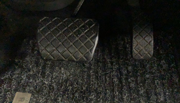 2014 Skoda Rapid ELEGANCE 1.6 MPI AT, Petrol, Automatic, 29,022 km, Pedals