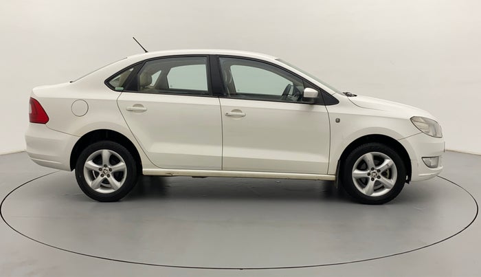 2014 Skoda Rapid ELEGANCE 1.6 MPI AT, Petrol, Automatic, 29,022 km, Right Side View