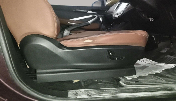 2021 MG HECTOR PLUS SHARP 2.0 DIESEL TURBO MT 6-STR, Diesel, Manual, 84,771 km, Driver Side Adjustment Panel