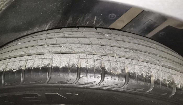 2021 MG HECTOR PLUS SHARP 2.0 DIESEL TURBO MT 6-STR, Diesel, Manual, 84,771 km, Left Front Tyre Tread