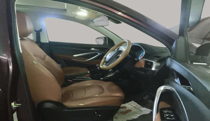 2021 MG HECTOR PLUS SHARP 2.0 DIESEL TURBO MT 6-STR, Diesel, Manual, 84,771 km, Right Side Front Door Cabin