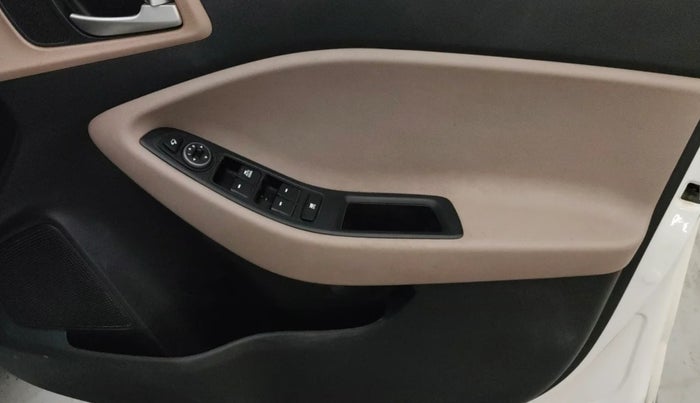 2020 Hyundai Elite i20 SPORTZ PLUS 1.2, Petrol, Manual, 95,065 km, Driver Side Door Panels Control