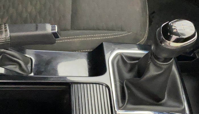 2021 Renault Kiger RXZ MT, Petrol, Manual, 57,005 km, Gear Lever