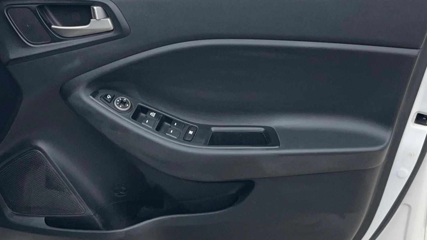 2019 Hyundai Elite i20 SPORTZ PLUS 1.2 DUAL TONE, Petrol, Manual, 24,581 km, Driver Side Door Panels Control
