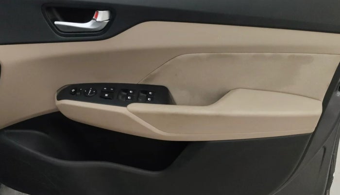 2019 Hyundai Verna 1.6 VTVT SX, Petrol, Manual, 49,243 km, Driver Side Door Panels Control