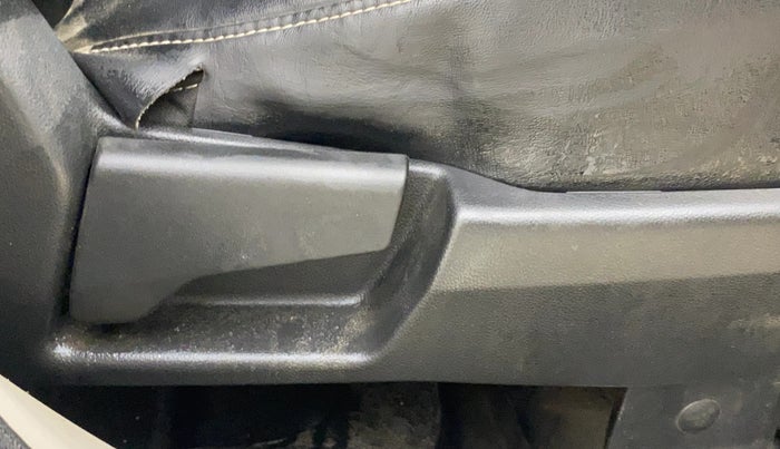 2020 Renault TRIBER RXZ, Petrol, Manual, 71,941 km, Driver Side Adjustment Panel