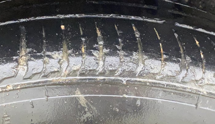 2020 Renault TRIBER RXZ, Petrol, Manual, 71,941 km, Left Rear Tyre Tread