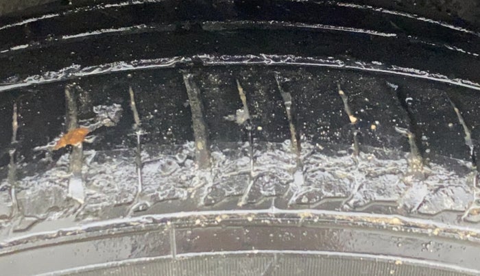 2020 Renault TRIBER RXZ, Petrol, Manual, 71,941 km, Right Rear Tyre Tread