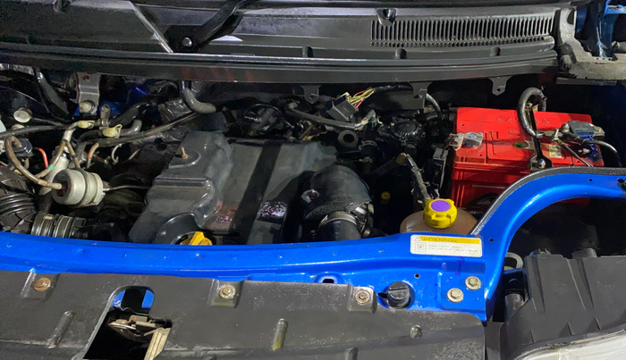 2016 Mahindra TUV300 T8, Diesel, Manual, 81,481 km, Engine View - Left