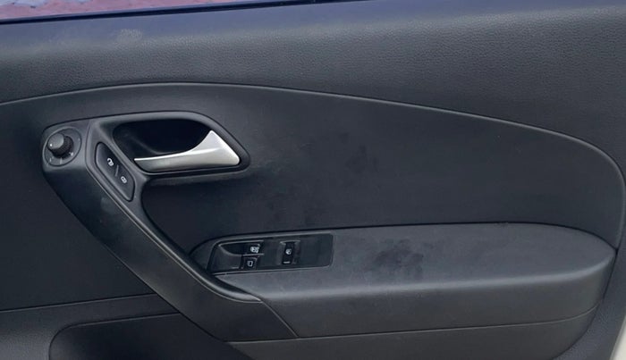 2018 Volkswagen Polo COMFORTLINE 1.0L MPI, Petrol, Manual, 1,38,642 km, Driver Side Door Panels Control