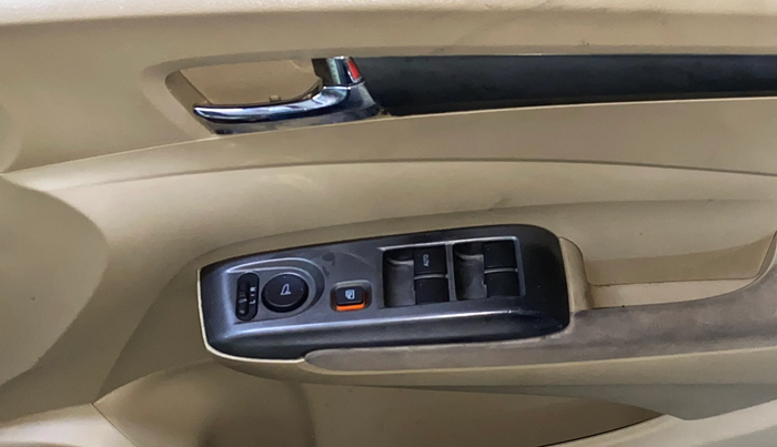 2012 Honda City 1.5L I-VTEC V MT SUNROOF, Petrol, Manual, 1,11,752 km, Driver Side Door Panels Control