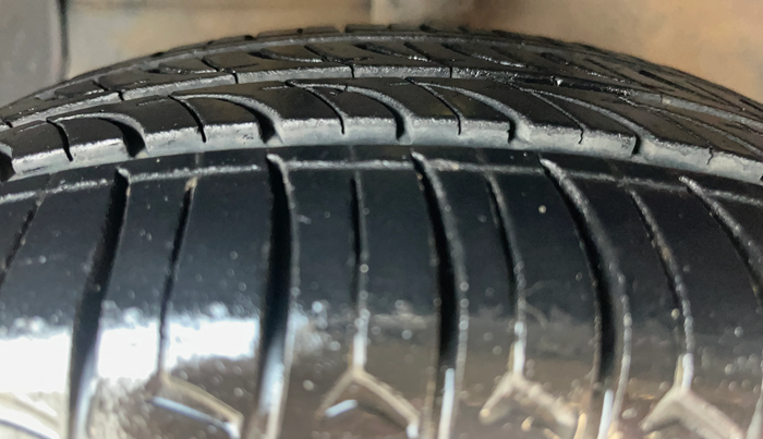 2017 Hyundai Grand i10 SPORTZ 1.2 KAPPA VTVT, Petrol, Manual, 1,00,173 km, Right Rear Tyre Tread