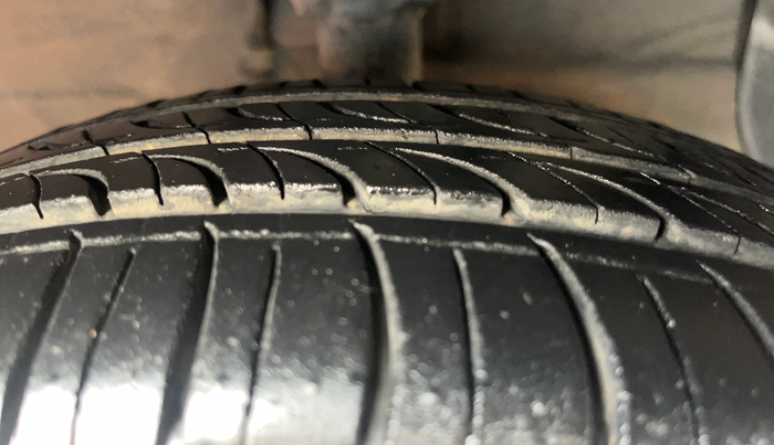 2017 Hyundai Grand i10 SPORTZ 1.2 KAPPA VTVT, Petrol, Manual, 1,00,173 km, Left Rear Tyre Tread