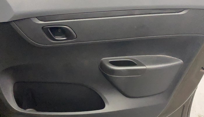 2021 Renault Kwid RXT 1.0 (O), Petrol, Manual, 59,337 km, Driver Side Door Panels Control