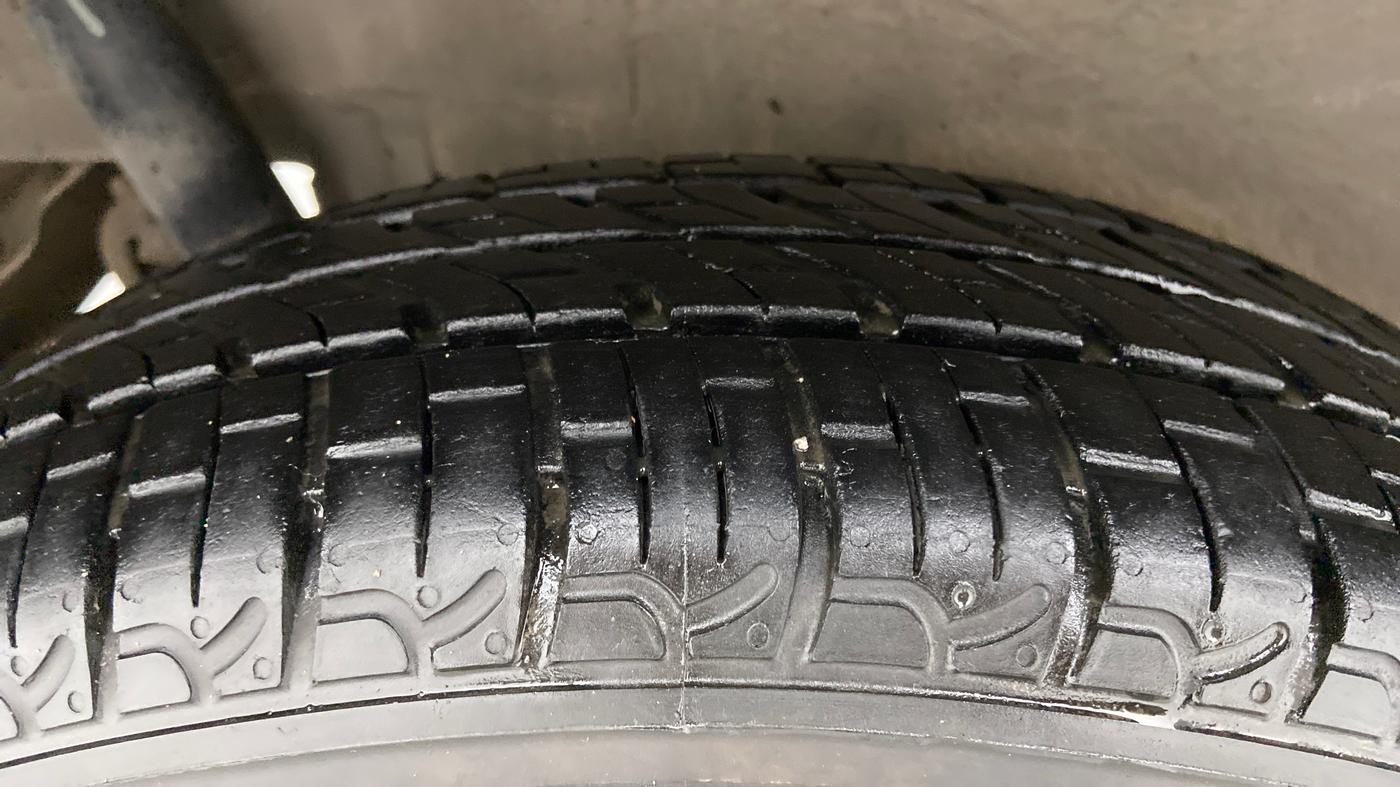 2014 Maruti Wagon R 1.0 VXI, Petrol, Manual, 45,976 km, Right Rear Tyre Tread