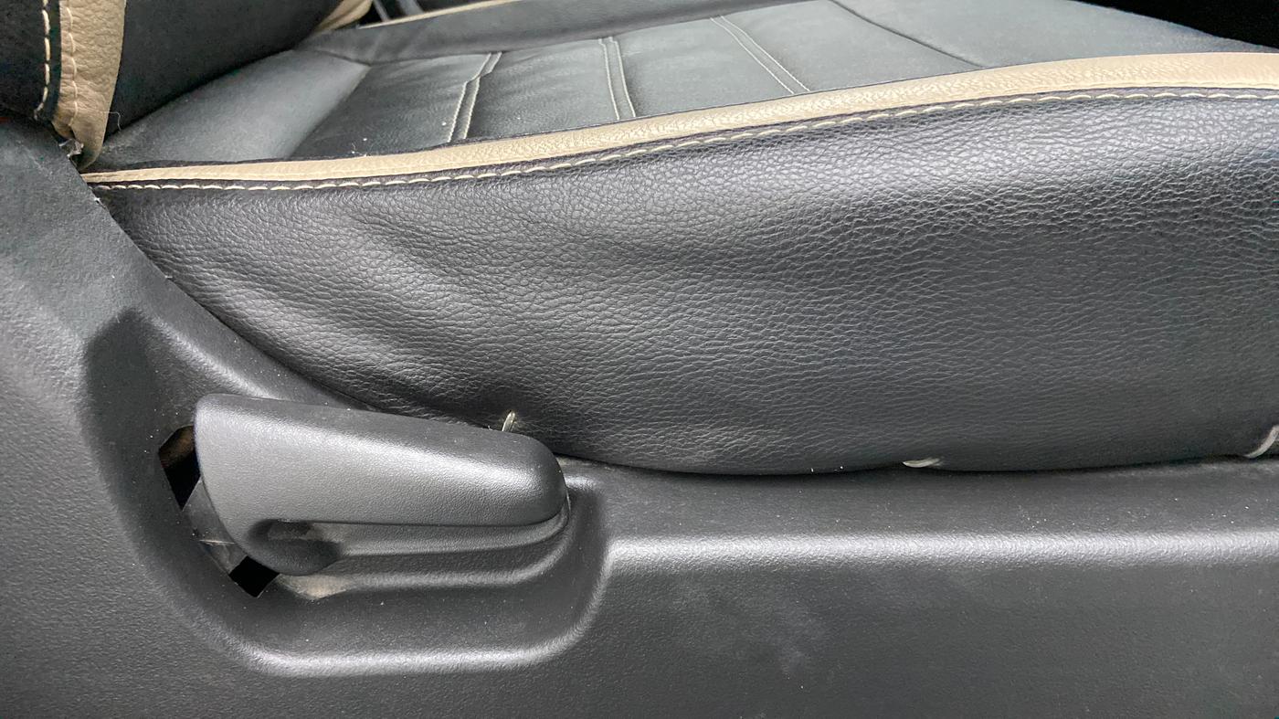 2014 Maruti Wagon R 1.0 VXI, Petrol, Manual, 45,976 km, Driver Side Adjustment Panel