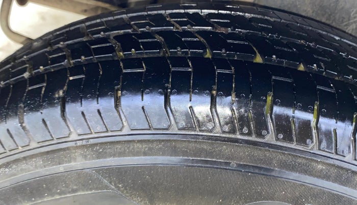 2016 Maruti Swift Dzire VXI, Petrol, Manual, 60,016 km, Right Rear Tyre Tread