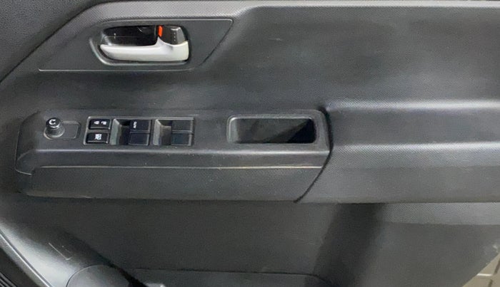 2021 Maruti New Wagon-R VXI 1.0, Petrol, Manual, 18,008 km, Driver Side Door Panels Control