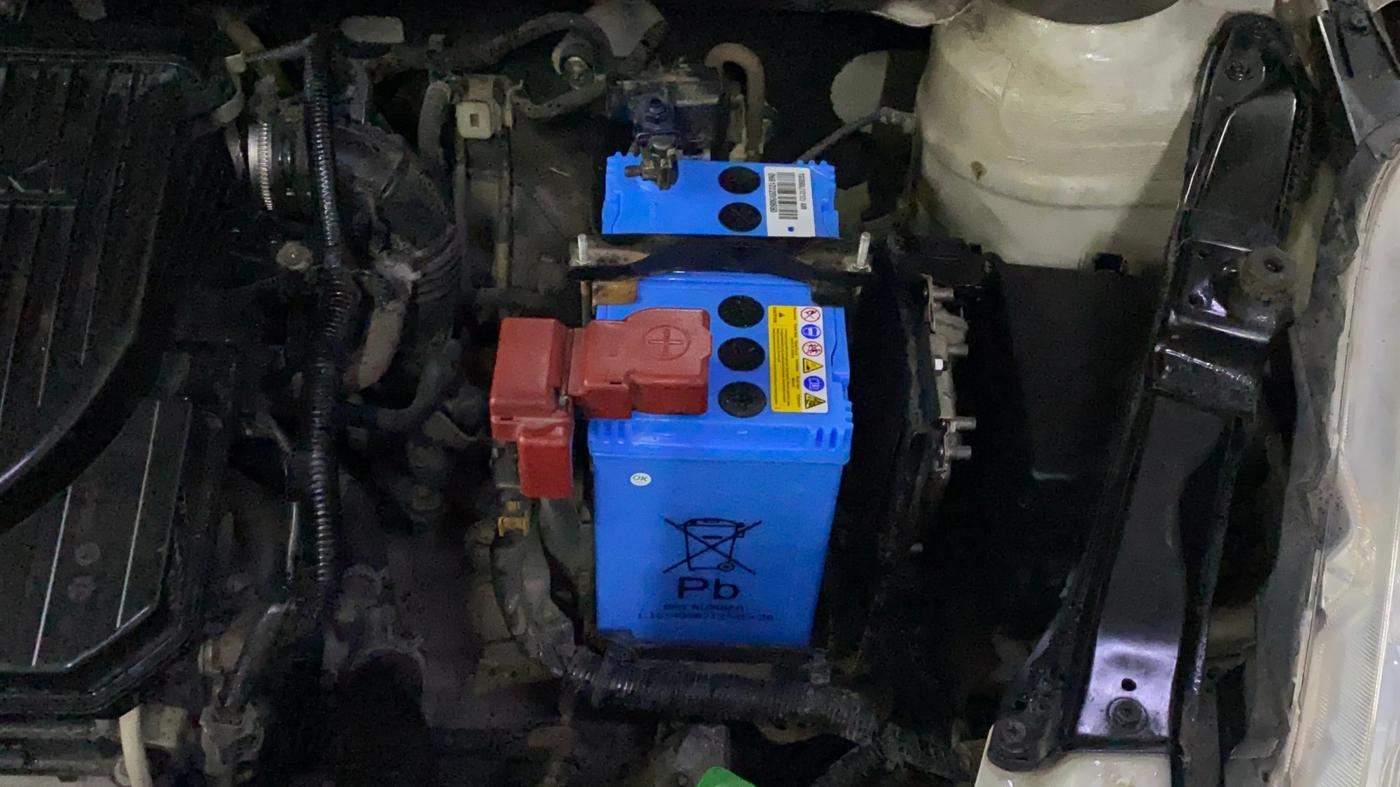 2016 Maruti Swift VXI, Petrol, Manual, 94,556 km, Engine View - Left