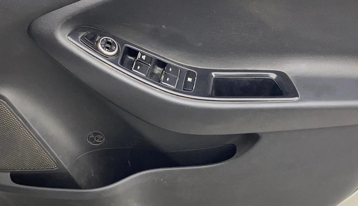 2015 Hyundai i20 Active 1.2 SX, Petrol, Manual, 1,00,190 km, Driver Side Door Panels Control