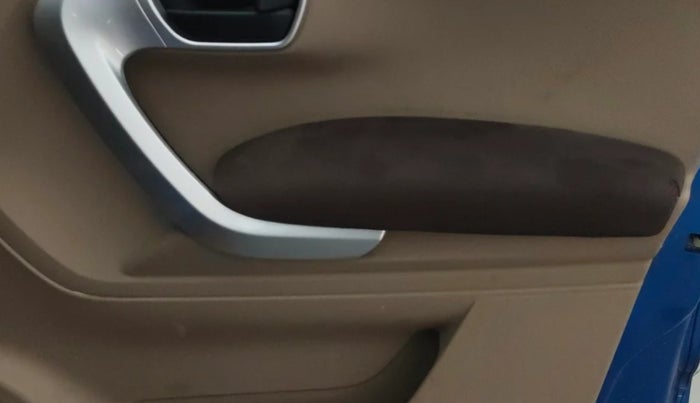 2016 Mahindra TUV300 T8, Diesel, Manual, 66,861 km, Driver Side Door Panels Control