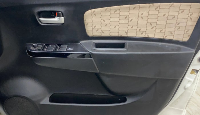 2017 Maruti Wagon R 1.0 VXI, Petrol, Manual, 35,781 km, Driver Side Door Panels Control