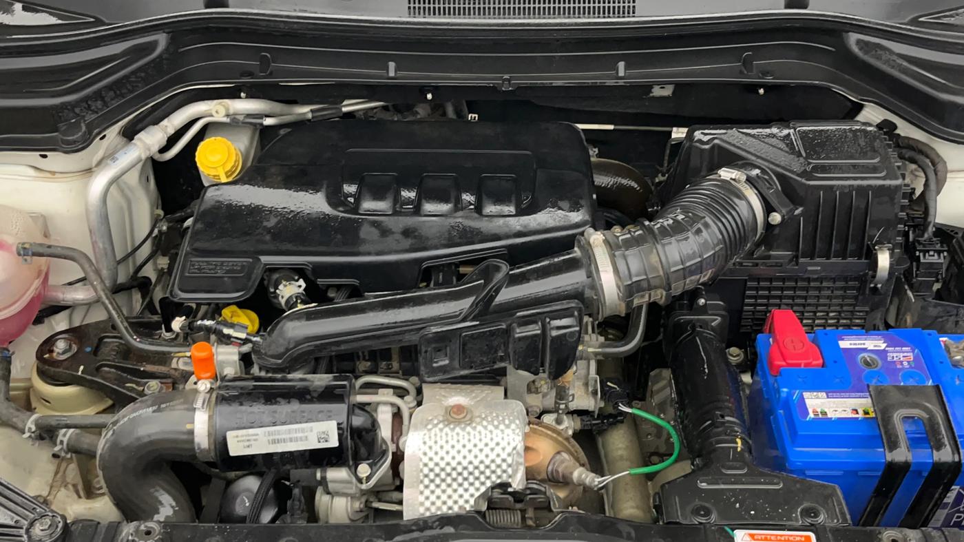 2022 Mahindra XUV300 W6 1.2 PETROL AMT, Petrol, Automatic, 19,036 km, Engine View