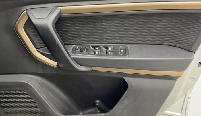 2021 Renault Kiger RXT 1.0 TURBO MT DUAL TONE, Petrol, Manual, 38,172 km, Driver Side Door Panels Control