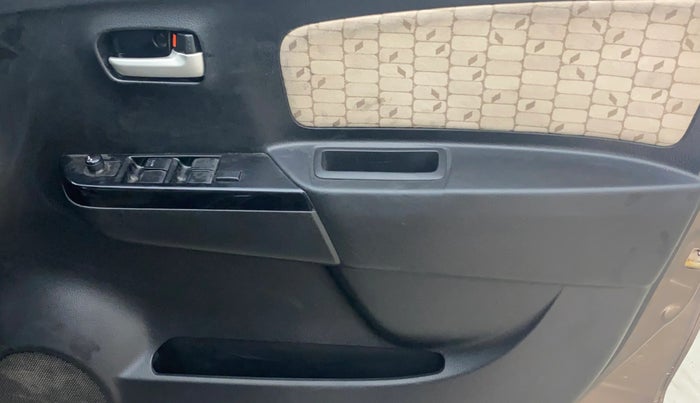 2018 Maruti Wagon R 1.0 VXI (O) AMT, Petrol, Automatic, 89,082 km, Driver Side Door Panels Control