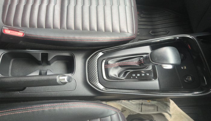 2022 KIA SONET GTX PLUS 1.5 AT, Diesel, Automatic, 46,589 km, Gear Lever