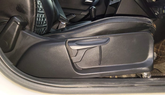 2021 Volkswagen Polo COMFORTLINE 1.0L MPI, Petrol, Manual, 31,674 km, Driver Side Adjustment Panel