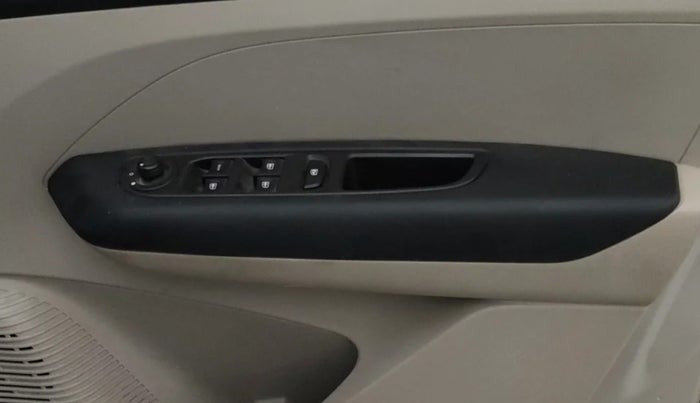 2022 Renault TRIBER RXZ AMT, Petrol, Automatic, 28,081 km, Driver Side Door Panels Control