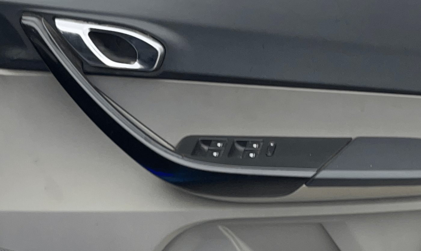 2019 Tata Tiago XZ PLUS PETROL, Petrol, Manual, 73,472 km, Driver Side Door Panels Control