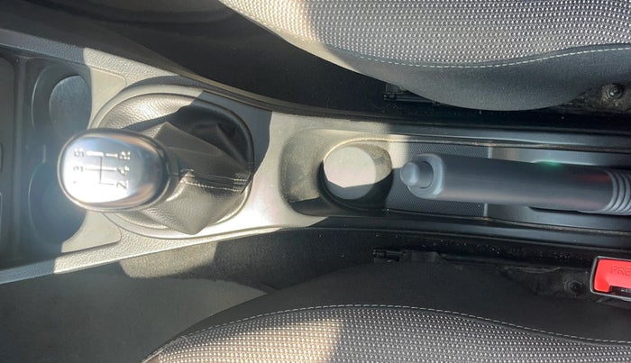 2021 Renault Duster RXS 1.5 PETROL MT, Petrol, Manual, 37,689 km, Gear Lever