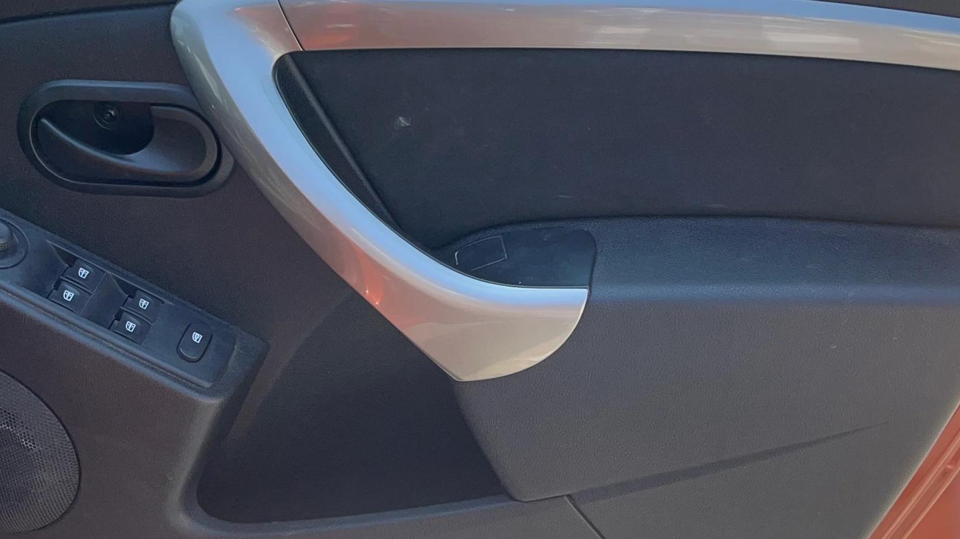 2021 Renault Duster RXS 1.5 PETROL MT, Petrol, Manual, 37,722 km, Driver Side Door Panels Control