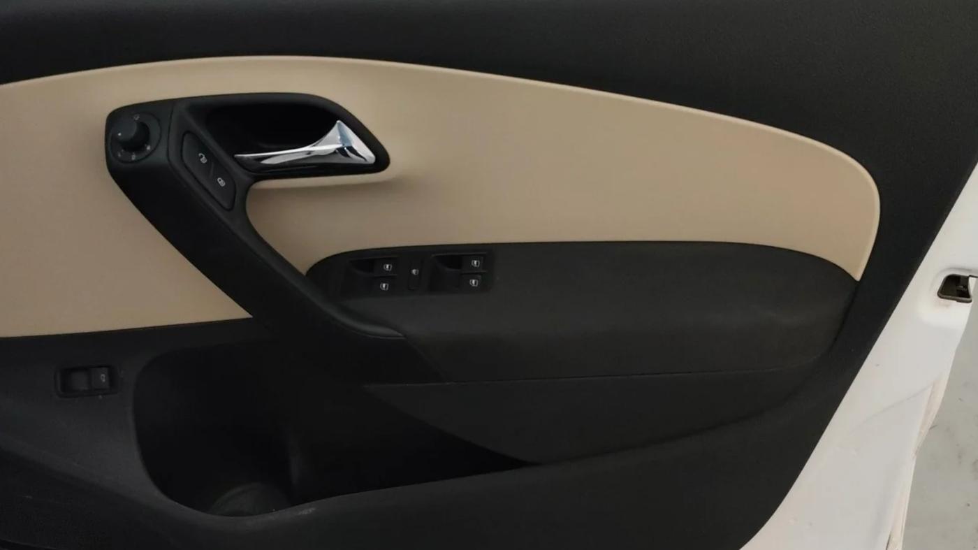 2020 Skoda Rapid AMBITION AT TSI, Petrol, Automatic, 27,715 km, Driver Side Door Panels Control