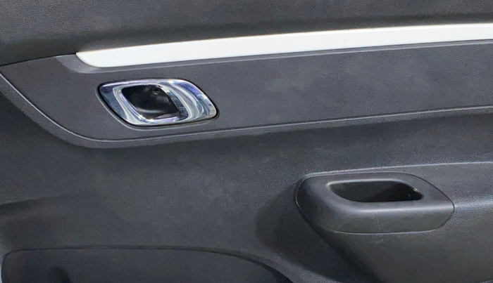 2022 Renault Kwid CLIMBER MT 1.0, Petrol, Manual, 16,332 km, Driver Side Door Panels Control