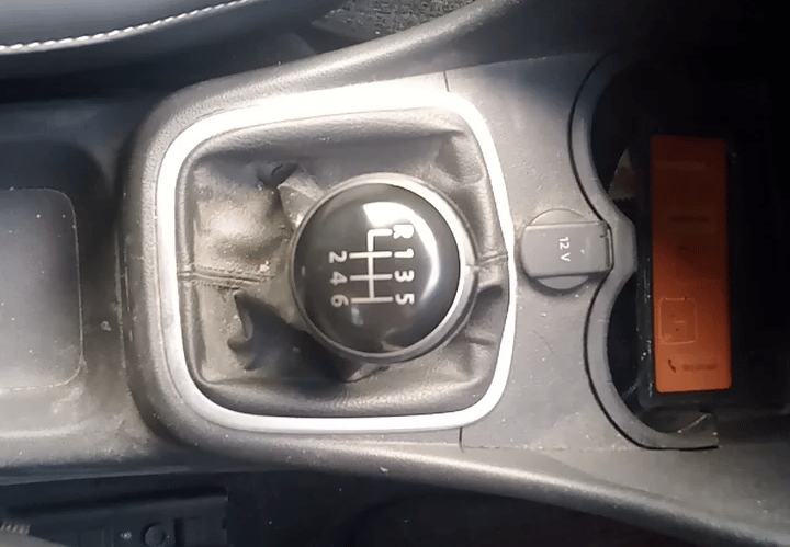 2020 Volkswagen Polo HIGHLINE PLUS 1.0L TSI, Petrol, Manual, 61,678 km, Gear Lever