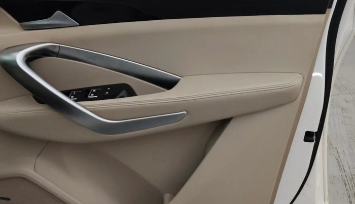 2021 MG HECTOR SHARP 1.5 PETROL CVT, Petrol, Automatic, 65,599 km, Driver Side Door Panels Control