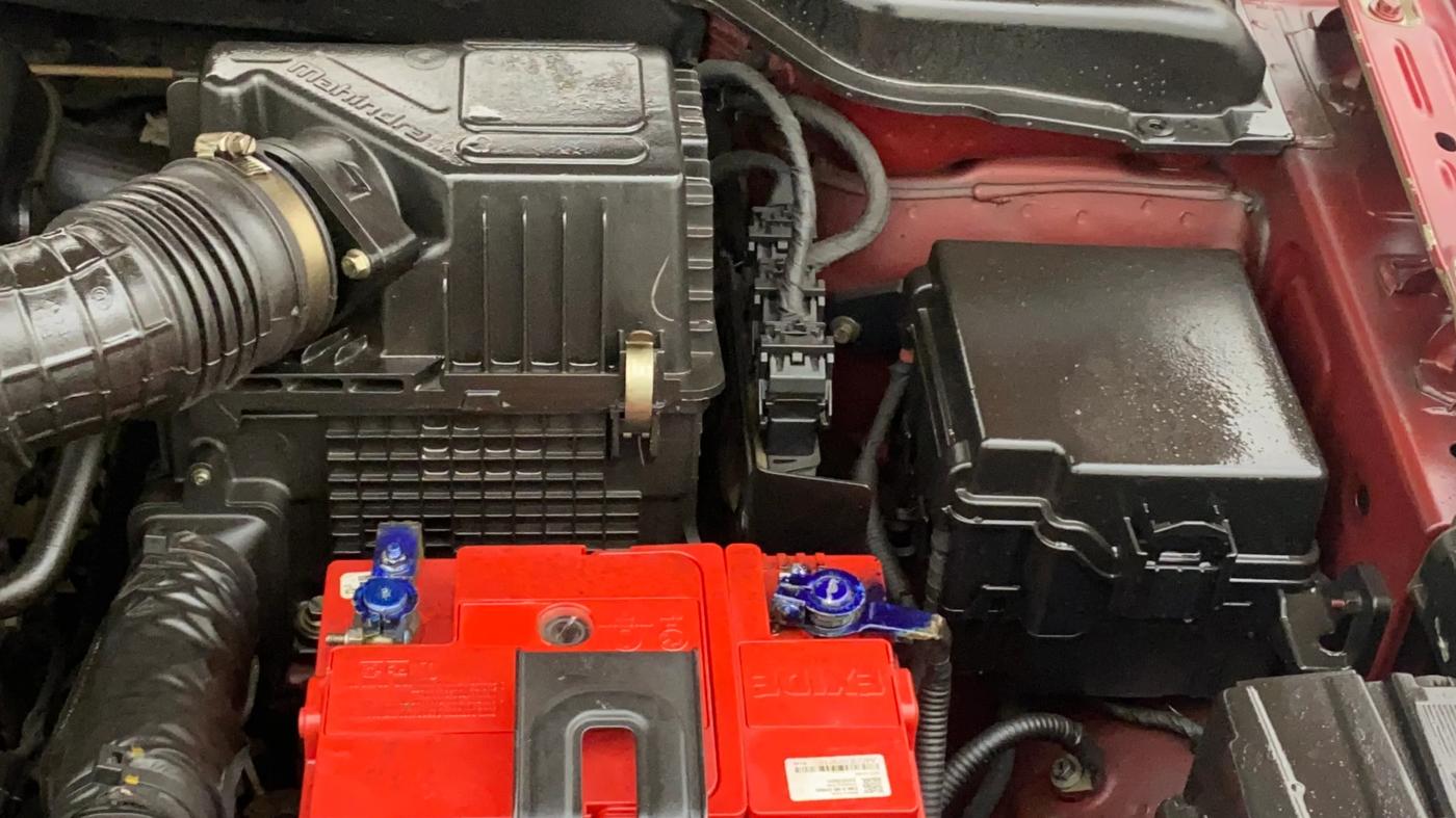 2019 Mahindra XUV300 W8(O) 1.2 PETROL DUAL TONE, Petrol, Manual, 77,714 km, Engine View - Left